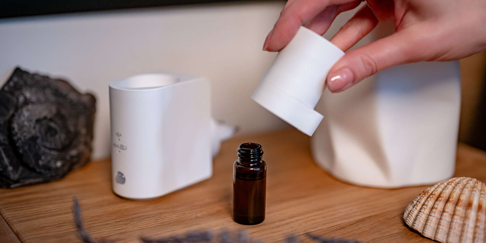 width=100% Dyfuzor olejków, aromatyzer zapachowy z czujnikiem ruchu Humanas Home Spirit - biały